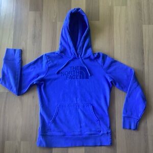 The North Face women’s half dome pullover hoodie blue small